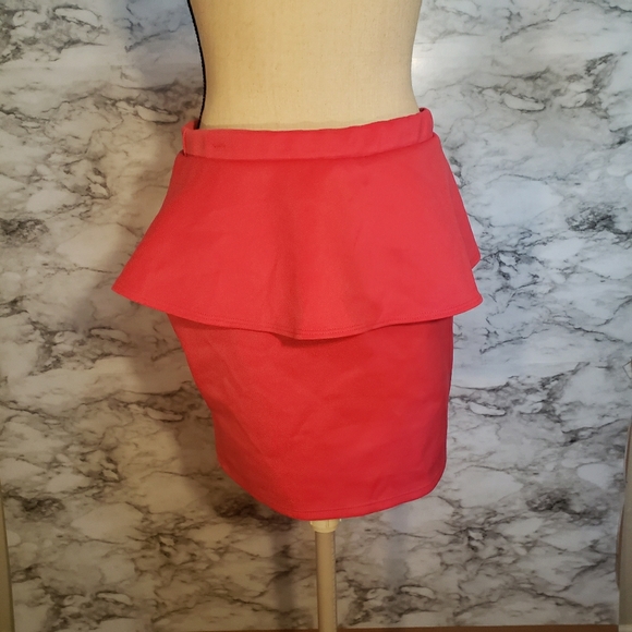 Hot pink skirt - Picture 2 of 2